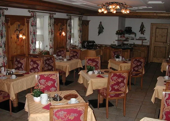 فندق Edelweiss Garni 4*