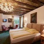 Hotel Edelweiss Garni 4*