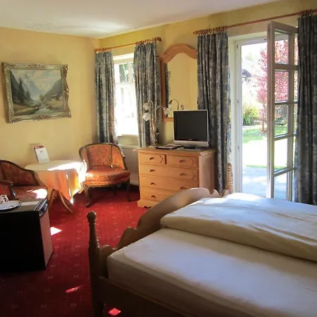 Edelweiss Garni Hotell 4*