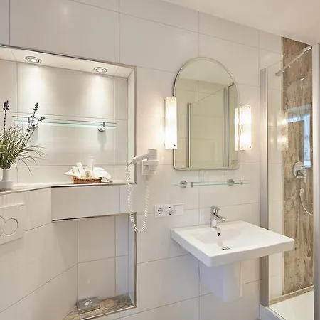 Edelweiss Garni Hotell 4*