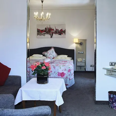 فندق Edelweiss Garni 4*