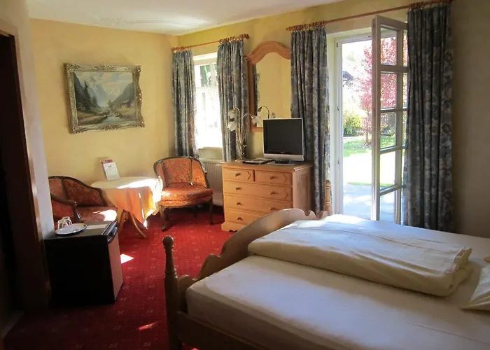 Edelweiss Garni Hotel 4*