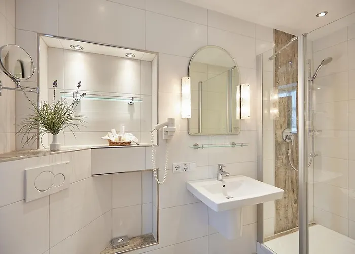 Edelweiss Garni Hotel 4*